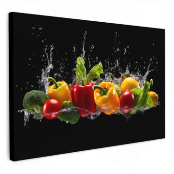 Canvas schilderij - Paprika - Water - Groente - Zwart