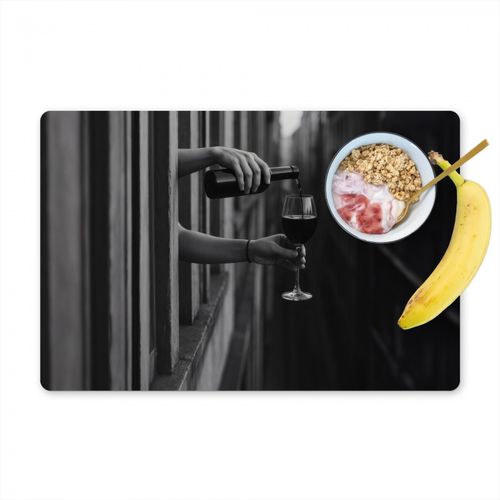 Placemat vinyl - Wijnfles - Glas - Handen - Raam