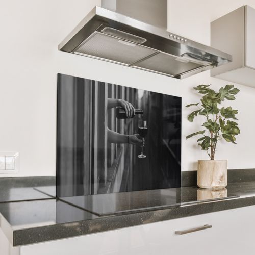Spatscherm Aluminium - Wijnfles - Glas - Handen - Raam