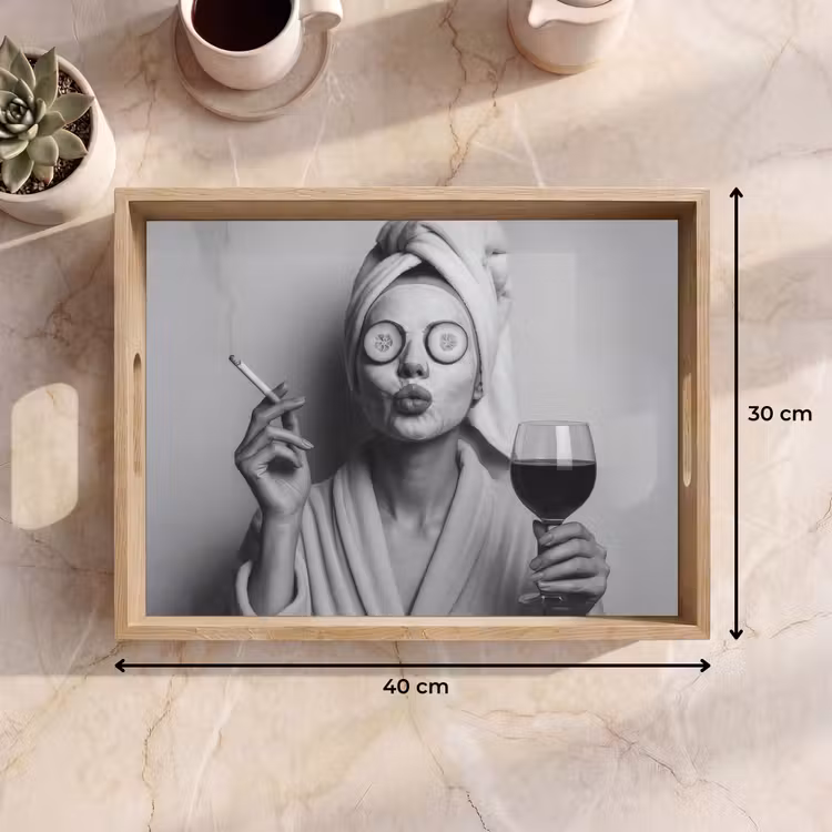 Dienblad - Vrouw - Masker - Wijn - Sigaret — 7