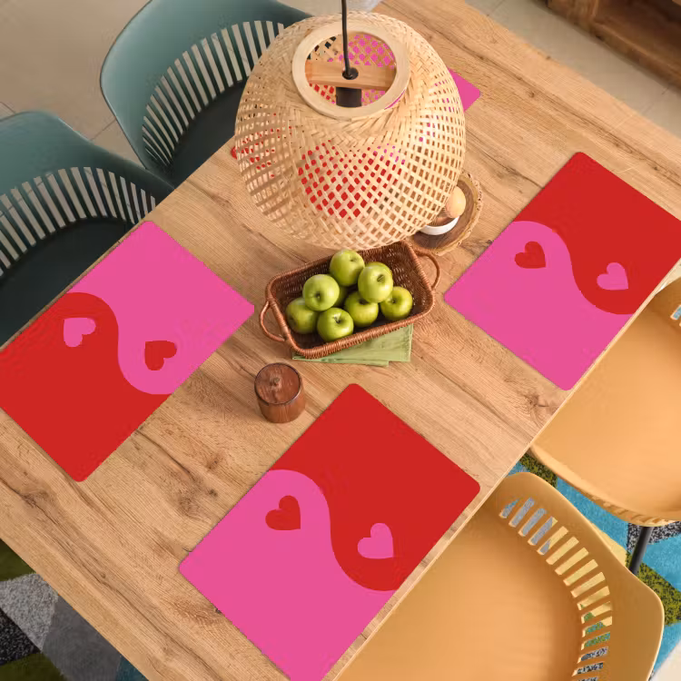 Placemat vinyl - Minimalistisch - Rood - Roze - Hartjes — 3