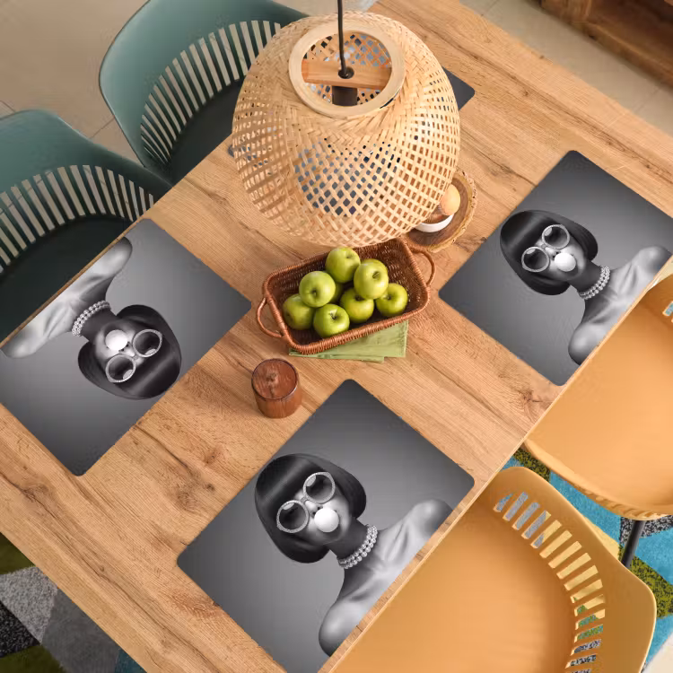 Placemat vinyl - Vrouw - Zwart Wit - Ketting - Zonnebril — 3