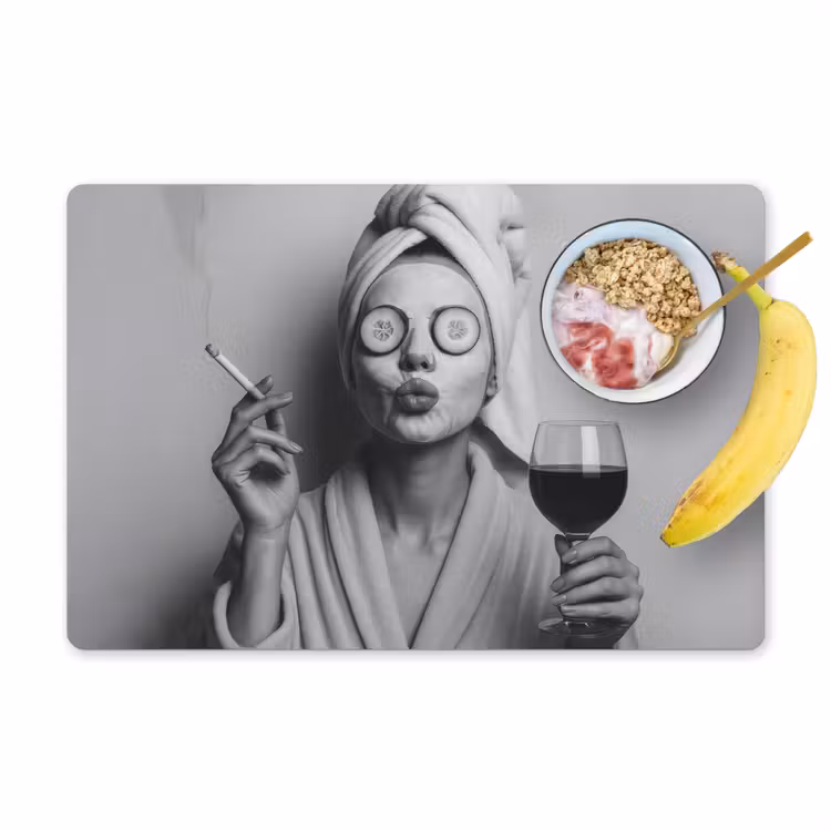 Placemat vinyl - Vrouw - Masker - Wijn - Sigaret — 1