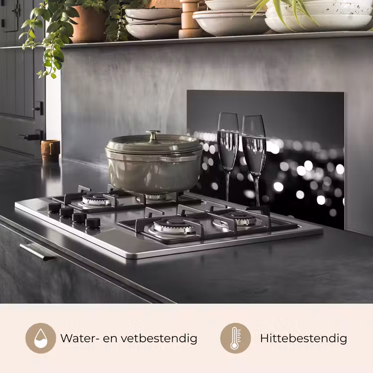 Spatscherm keuken - Bubbels - Proosten - Champagneglazen - Stadslichten — 2