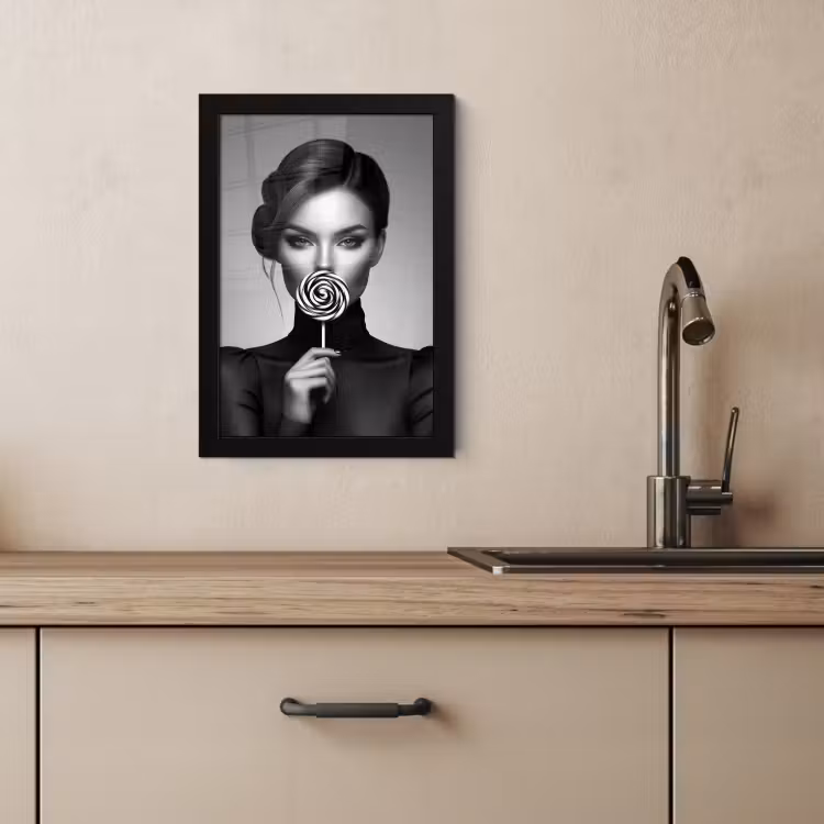 Poster met lijst - Vrouw - Lolly - Zwart — 2