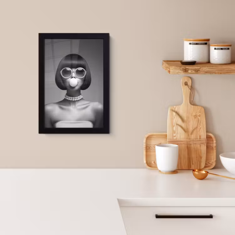 Poster met lijst - Vrouw - Zwart Wit - Ketting - Zonnebril — 2