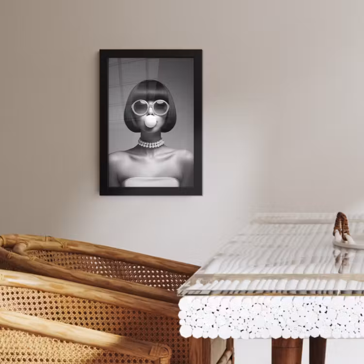 Poster met lijst - Vrouw - Zwart Wit - Ketting - Zonnebril — 3
