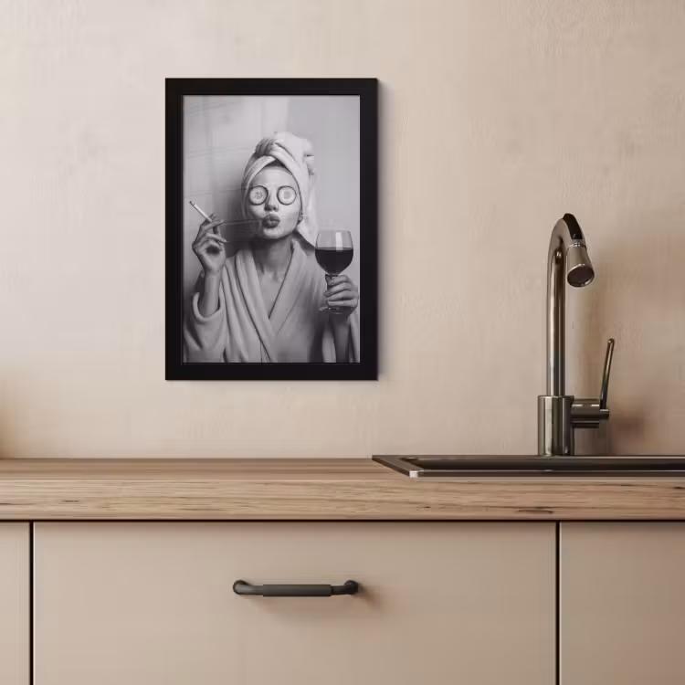 Poster met lijst - Vrouw - Masker - Wijn - Sigaret — 3