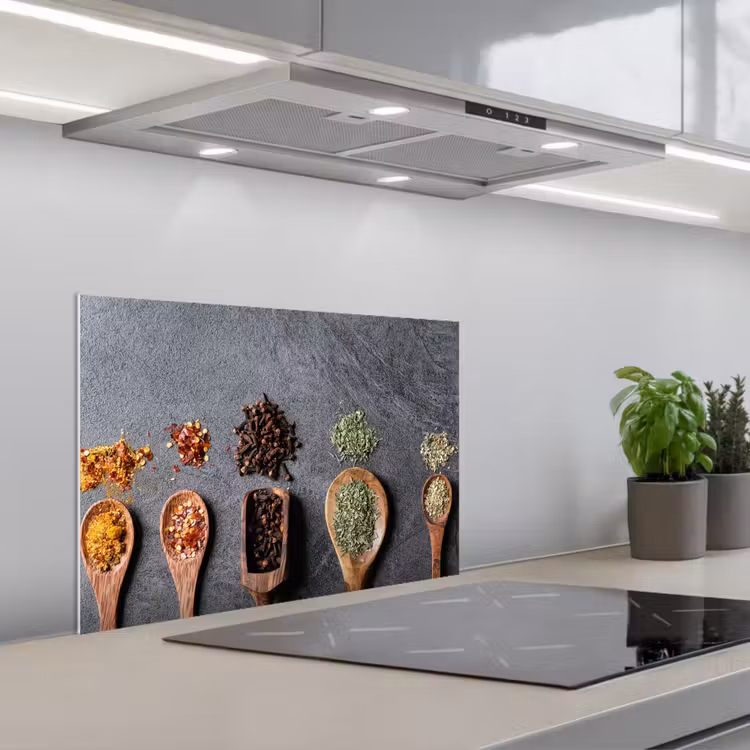 Spatscherm keuken - Kruidenarsenaal — 1