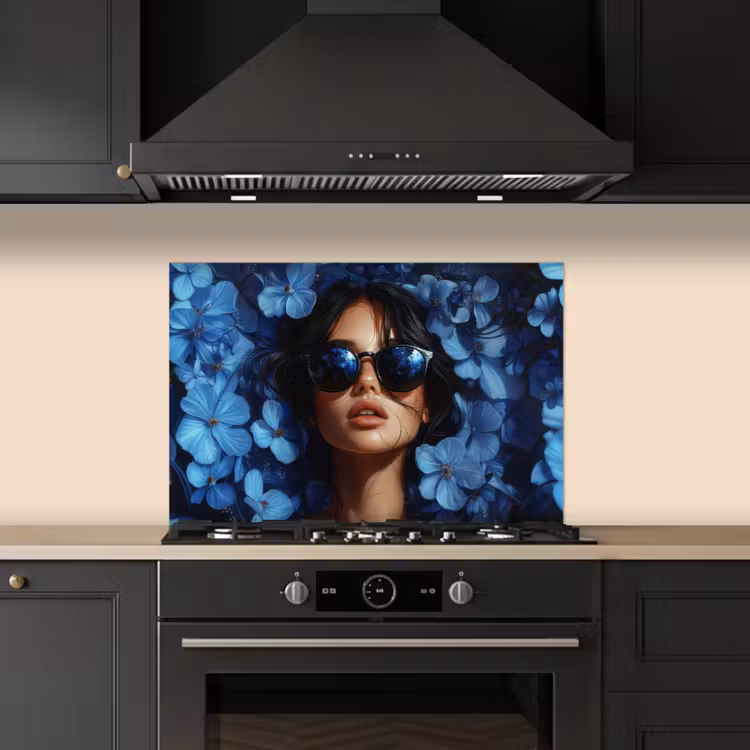 Spatscherm keuken - Vrouw - Blauw - Bloemen - Vlinders - Natuur — 5