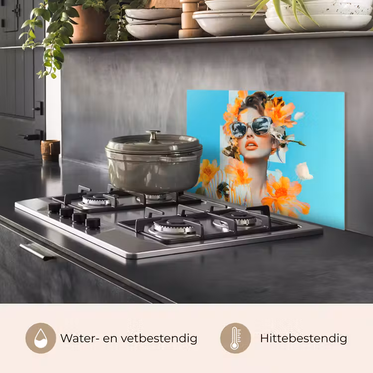 Spatscherm keuken - Bloemen - Vrouw - Zonnebril - Blauw — 2
