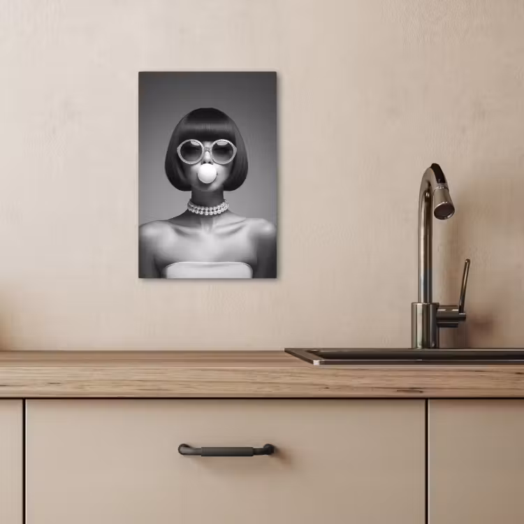 Canvas schilderij - Vrouw - Zwart Wit - Ketting - Zonnebril — 1