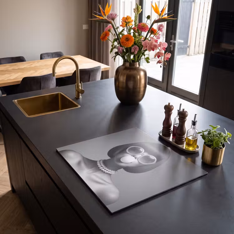 Inductie beschermer - Vrouw - Zwart Wit - Ketting - Zonnebril — 2