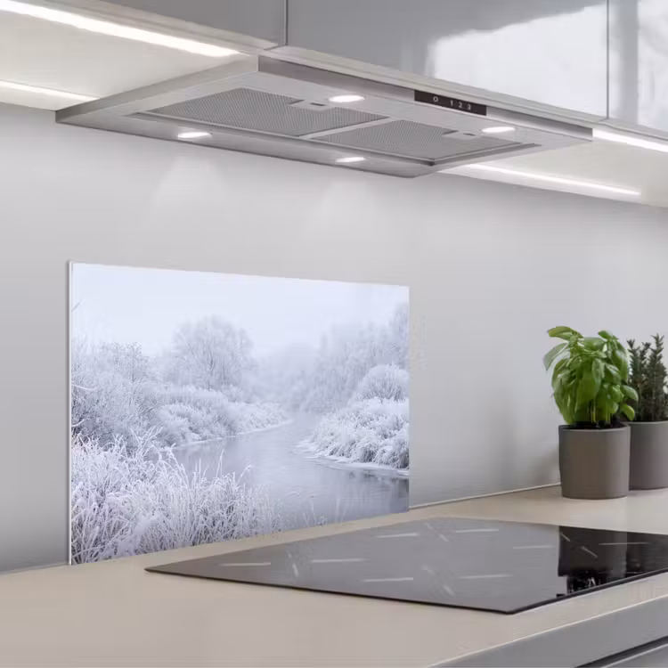 Spatscherm keuken - Rivier - Sneeuw - Bos - Winter - Schilderachtig — 1