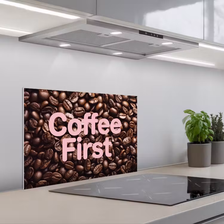 Spatscherm keuken - Coffee First - Koffiebonen - Roze — 1