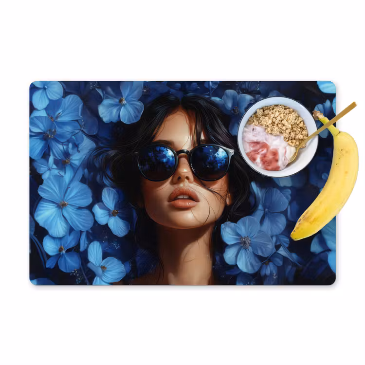 Placemat vinyl - Vrouw - Blauw - Bloemen - Vlinders - Natuur — 1