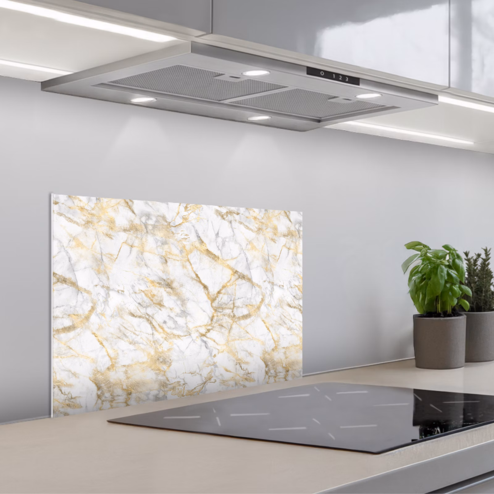 Spatscherm keuken - Marmer - Wit - Expressief - Goudaccenten — 1