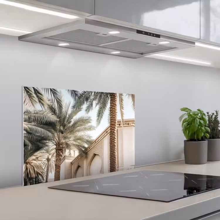 Spatscherm keuken - Gebouw - Palmbomen - Beige - Zon — 1