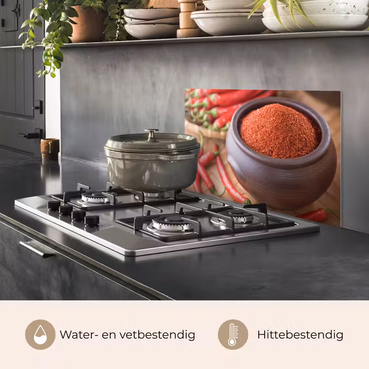 Spatscherm keuken - Gepoederde cayennepeper in een bakje — 2