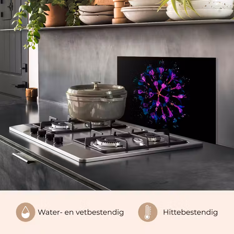 Spatscherm keuken - Bloem - Paars - Blauw - Macro - Zwart — 2