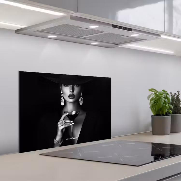 Spatscherm keuken - Vrouw - Cocktail - Chic — 1