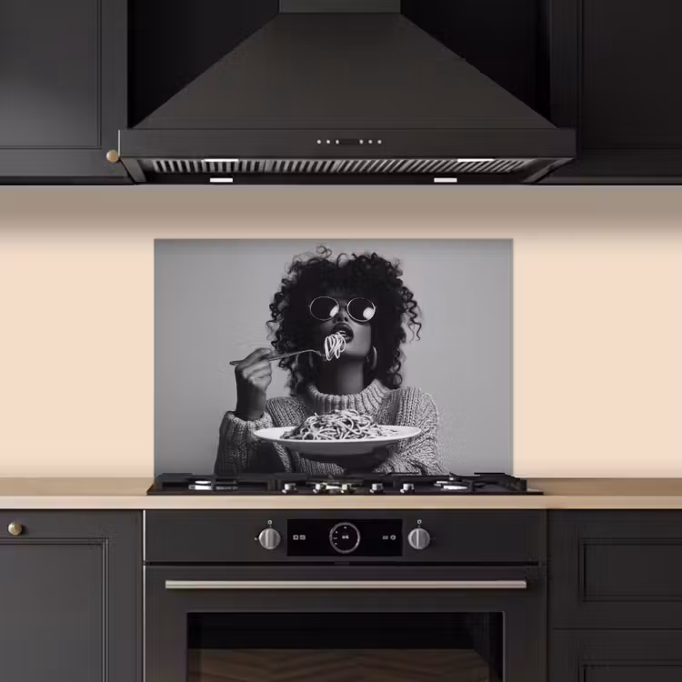 Spatscherm keuken - Vrouw - Pasta - Zwart - Wit — 5