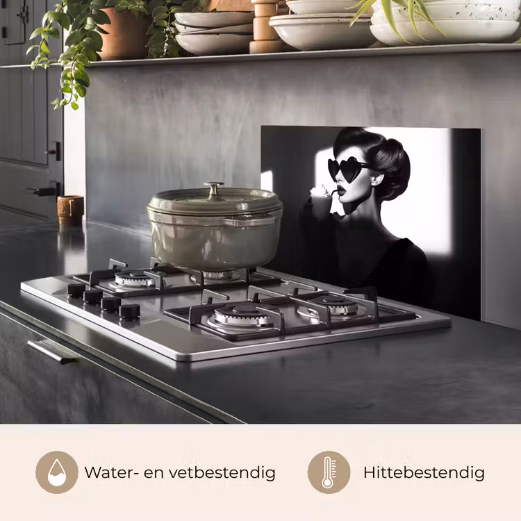 Spatscherm keuken - Vrouw - Zwart - Hart — 2