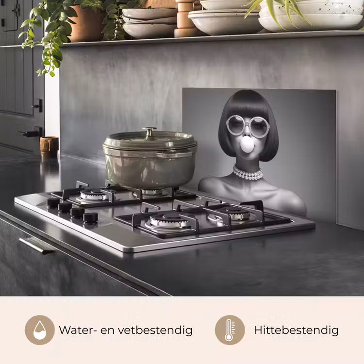 Spatscherm keuken - Vrouw - Zwart Wit - Ketting - Zonnebril — 2