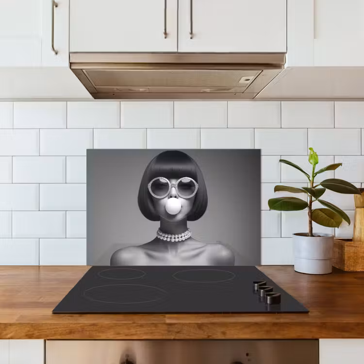 Spatscherm keuken - Vrouw - Zwart Wit - Ketting - Zonnebril — 3