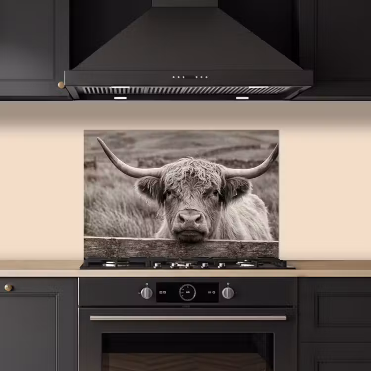 Spatscherm keuken - Schotse hooglander - Zwart - Wit - Hout — 5