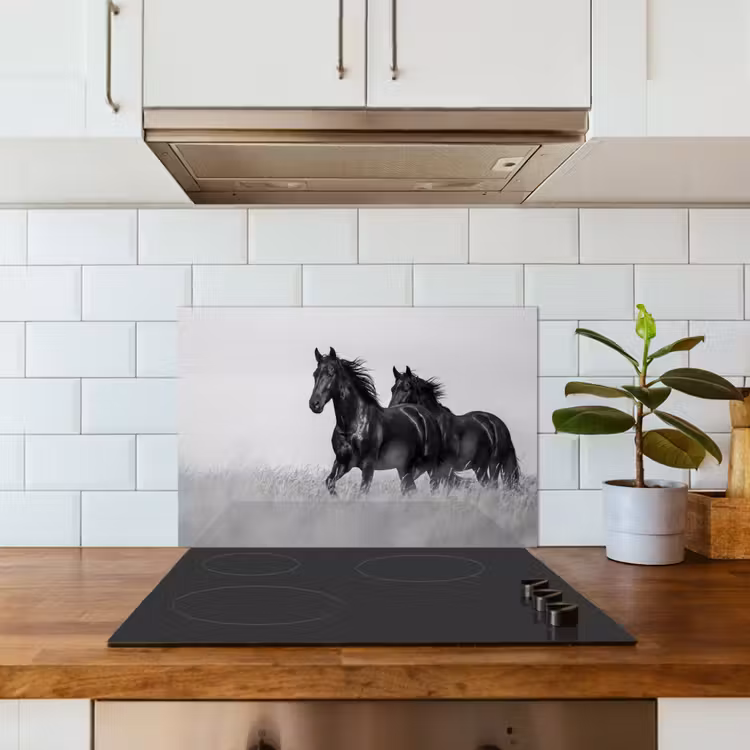 Spatscherm keuken - Paarden - Gras - Zwart - Wit — 3