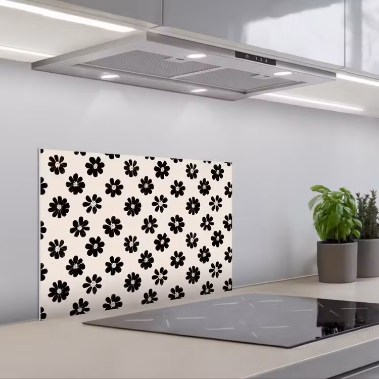 Spatscherm keuken - Grafisch - Madeliefjes - Zwart - Beige — 1