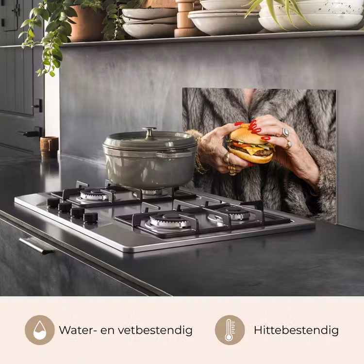 Spatscherm keuken - Vrouw - Hamburger - Bontjas — 2