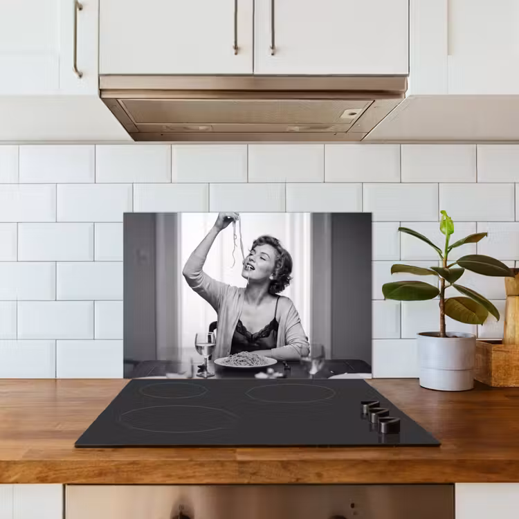 Spatscherm keuken - Vrouw - Spaghetti - Zwart - Wit — 3